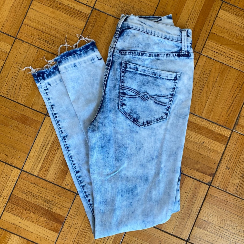 Mudd Jeans size 7 acid wash